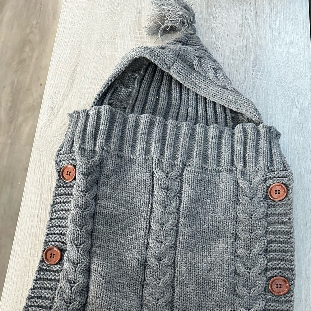 Baby garment swaddle
